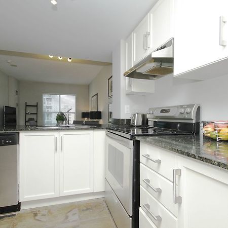 Micasa Suites - Stylish Condo By St. Lawrence Market Торонто Екстер'єр фото